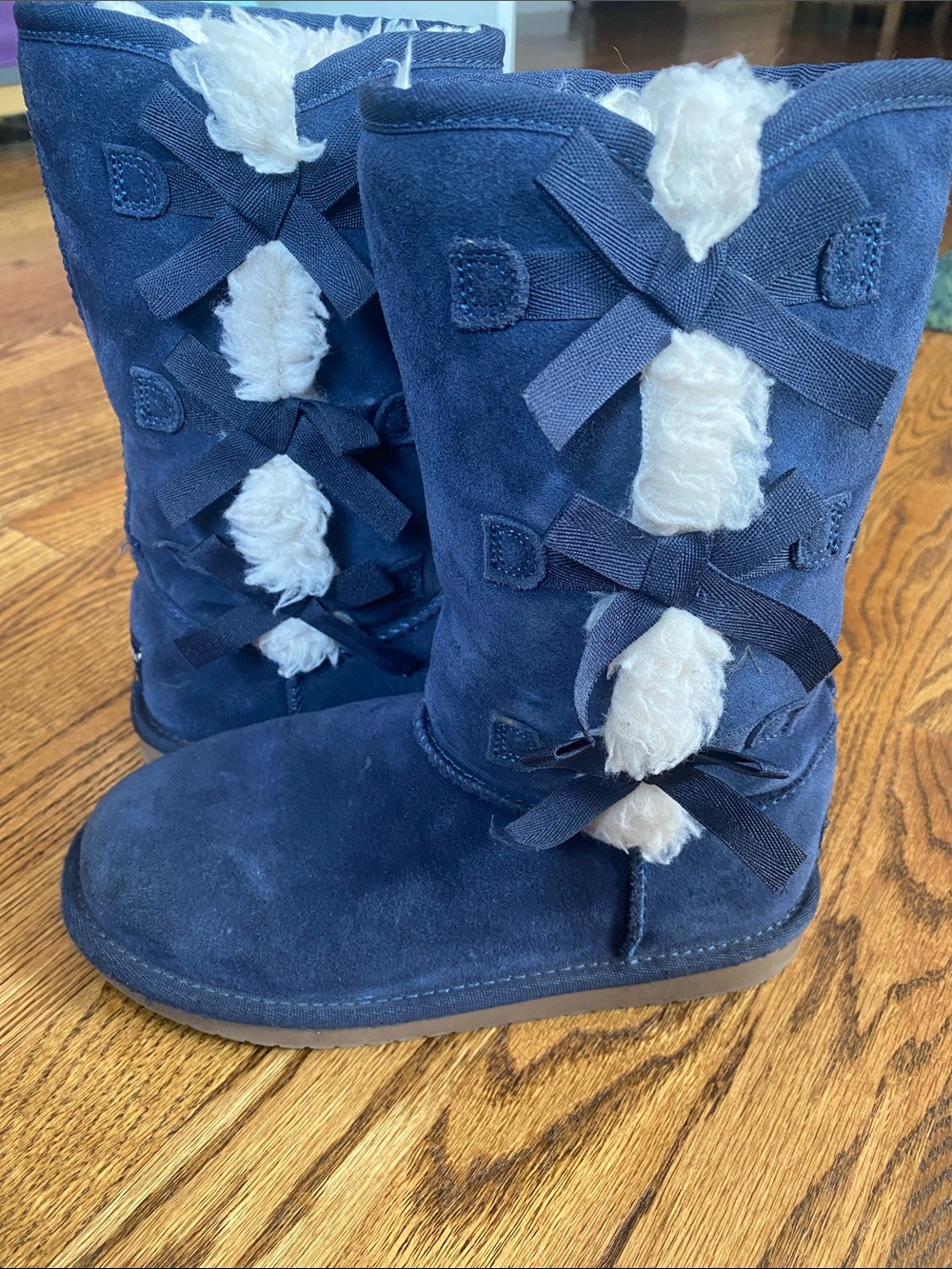 Girls’ blue suede KOOLABURRA BY UGG VICTORIA TALL BOOT, size 2. Great condition